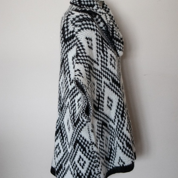 Elsamanda Oversized Sweater with Cowl Neck - Picture 4 of 7